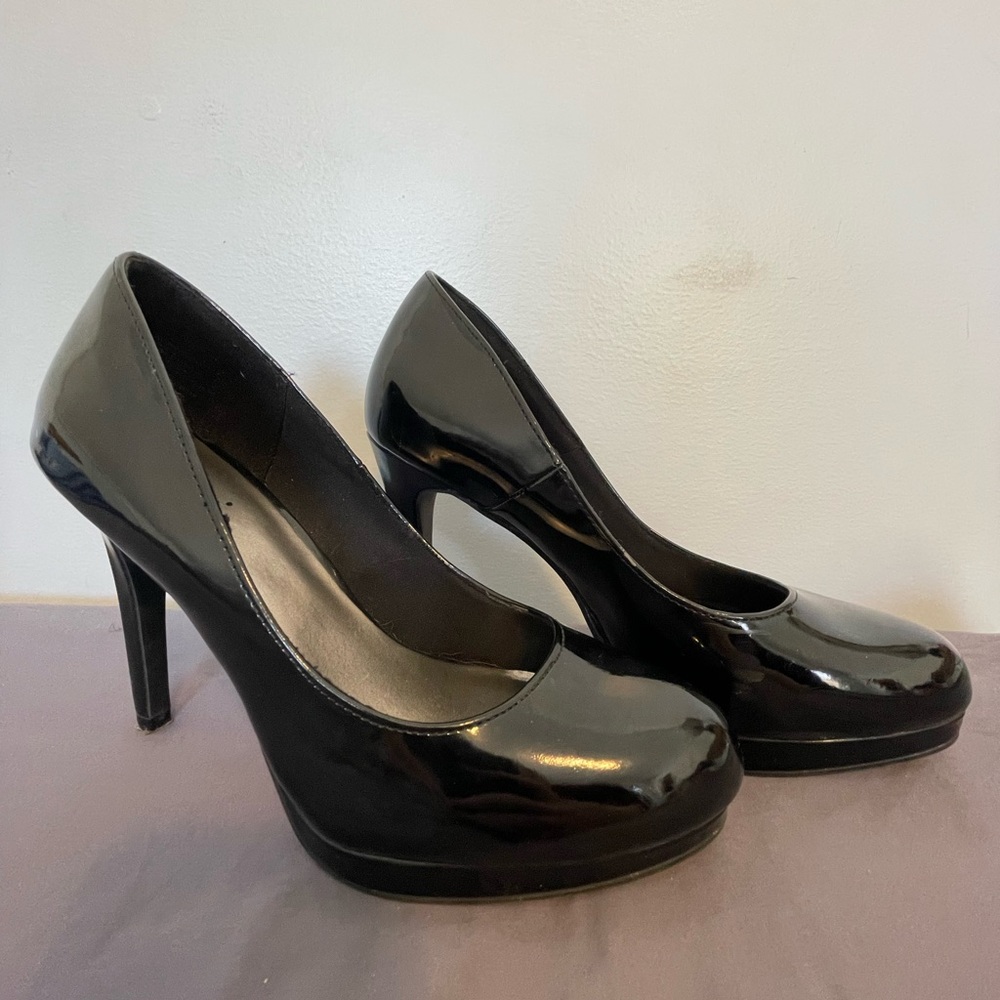 Fioni Black patent heels